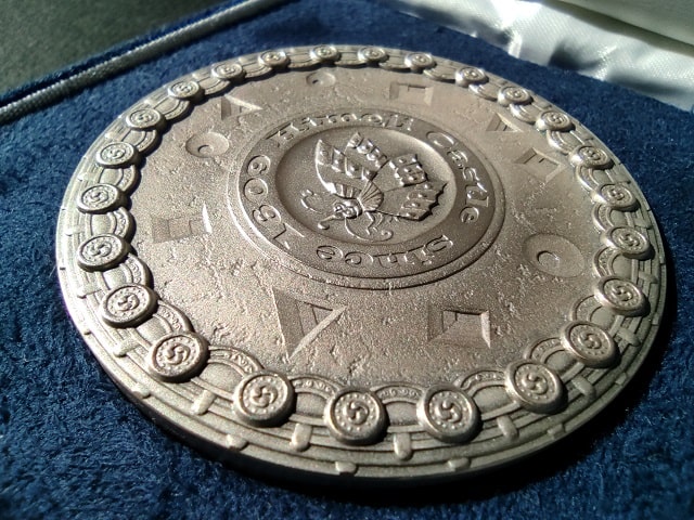 造幣局 国宝章牌 姫路城の紹介（2008） | 金銀砂子・造幣局の金属工芸 