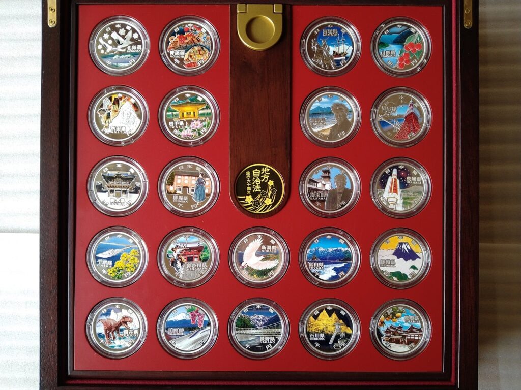 地方自治法施行60周年記念千円銀貨幣収納ケース(七宝メダルなし)の紹介 金銀砂子・造幣局の金属工芸品の魅力